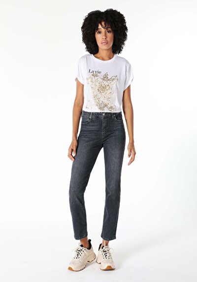 صورة من دينيم للنساء بناطيل