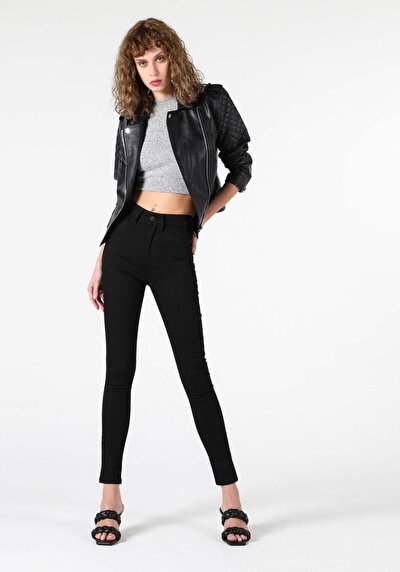 صورة من أسود للنساء بناطيل