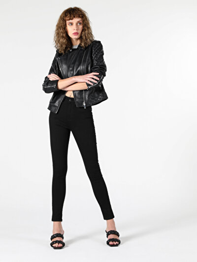 صورة من أسود للنساء بناطيل