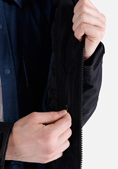 صورة من   معطف أسود للرجال