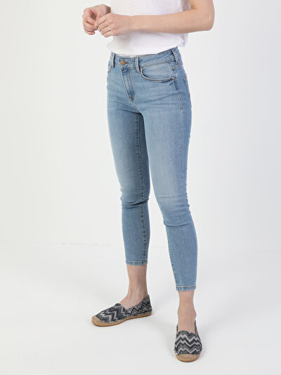 صورة من أزرق للنساء بناطيل