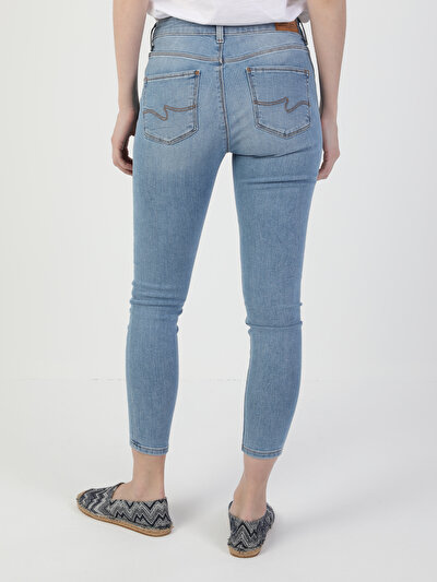 صورة من أزرق للنساء بناطيل