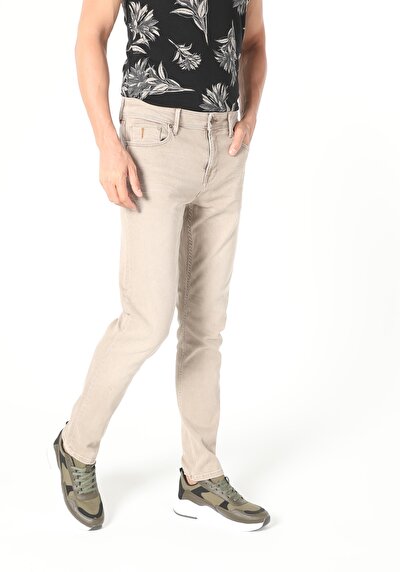 صورة من دينيم للرجال بناطيل