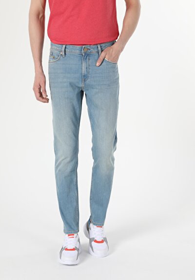 صورة من دينيم للرجال بناطيل