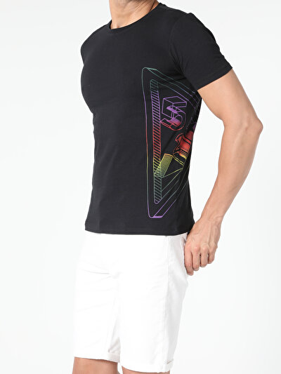 صورة من أسود للرجال تي شيرت بأكمام قصيرة