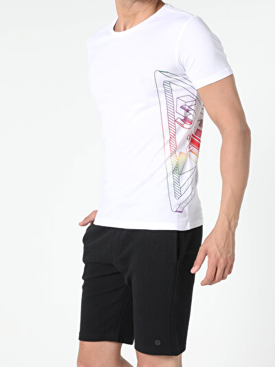 صورة من أبيض للرجال تي شيرت بأكمام قصيرة