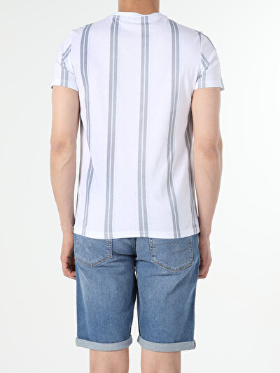 صورة من أبيض للرجال تي شيرت بأكمام قصيرة