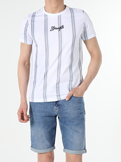 صورة من أبيض للرجال تي شيرت بأكمام قصيرة