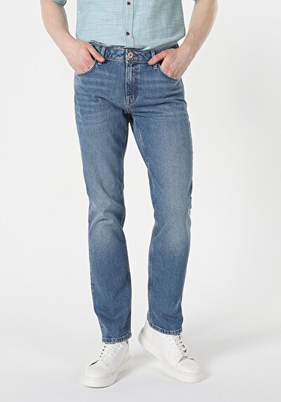 صورة من أزرق للرجال بناطيل