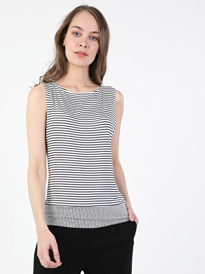 صورة من أزرق بحري للنساء رياضي