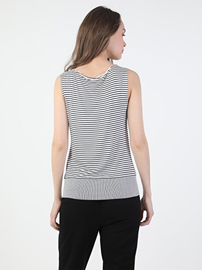 صورة من أزرق بحري للنساء رياضي