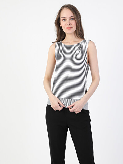 صورة من أزرق بحري للنساء رياضي