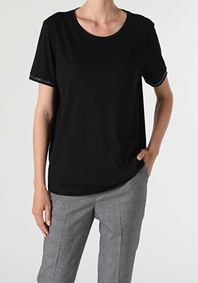 اعرض التفاصيل لـ أسود للنساء تي شيرت بأكمام قصيرة