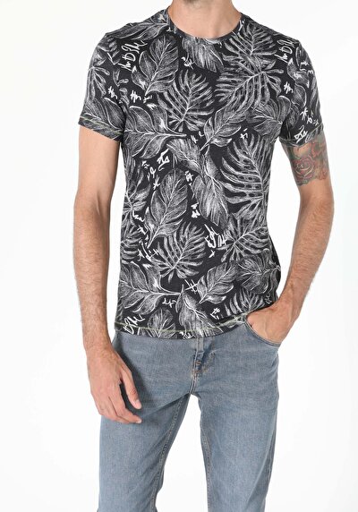 صورة من أنتراسيت للرجال تي شيرت بأكمام قصيرة