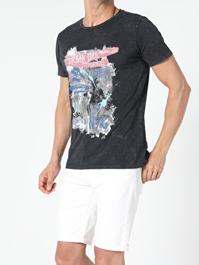 صورة من أسود للرجال تي شيرت بأكمام قصيرة