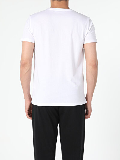 صورة من أبيض للرجال تي شيرت بأكمام قصيرة