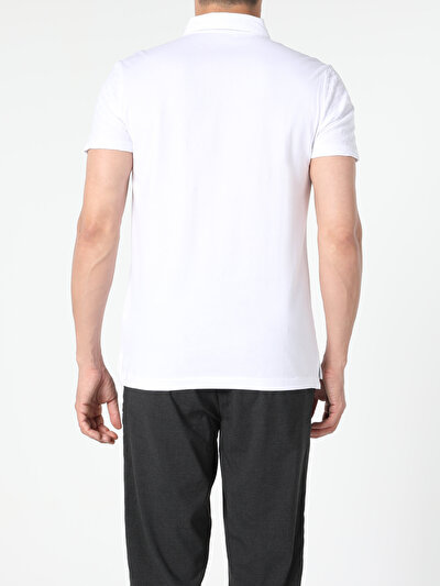 صورة من أبيض للرجال قميص بولو كم قصير