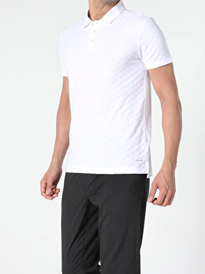 صورة من أبيض للرجال قميص بولو كم قصير