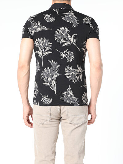 صورة من أسود للرجال قميص بولو كم قصير