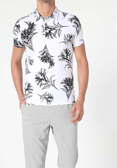 صورة من أبيض للرجال قميص بولو كم قصير