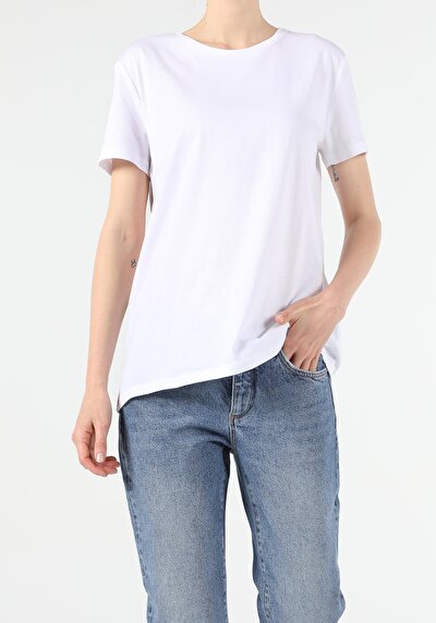 صورة من أبيض للنساء تي شيرت بأكمام قصيرة