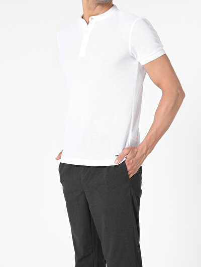 صورة من أبيض للرجال قميص بولو  كم قصير