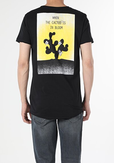 صورة من أسود للرجال تي شيرت بأكمام قصيرة