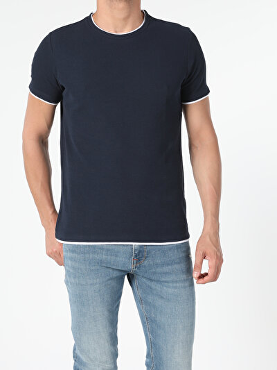 صورة من أزرق بحري للرجال تي شيرت بأكمام قصيرة