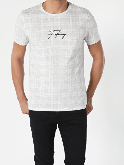 صورة من رمادي للرجال تي شيرت بأكمام قصيرة