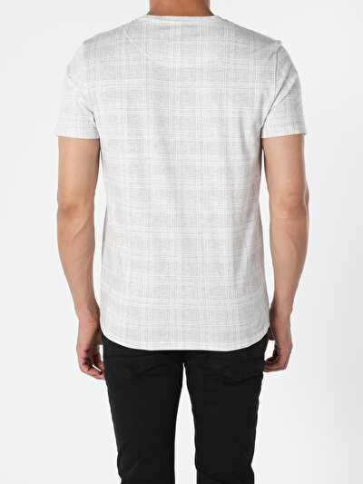 صورة من رمادي للرجال تي شيرت بأكمام قصيرة