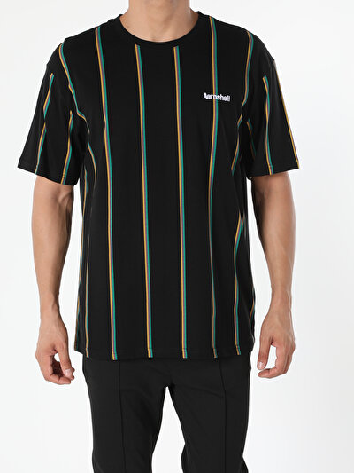 صورة من أسود للرجال تي شيرت بأكمام قصيرة