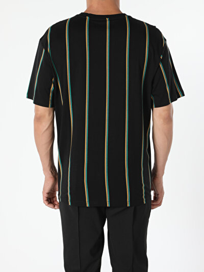 صورة من أسود للرجال تي شيرت بأكمام قصيرة