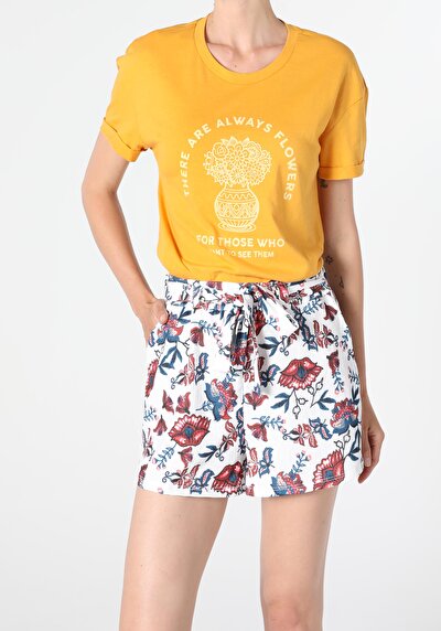 صورة من أصفر للنساء تي شيرت بأكمام قصيرة