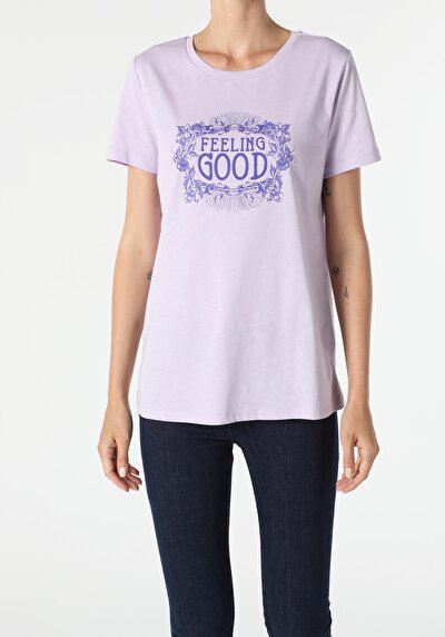 صورة من أرجواني للنساء تي شيرت بأكمام قصيرة