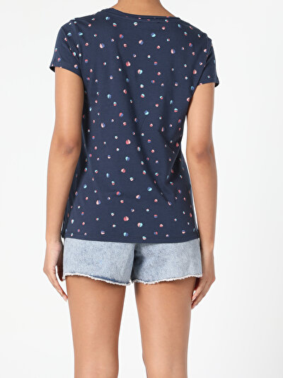 صورة من أزرق بحري للنساء تي شيرت بأكمام قصيرة