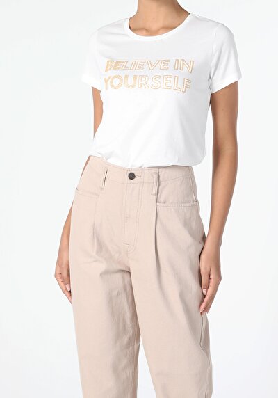 صورة من أبيض للنساء تي شيرت بأكمام قصيرة