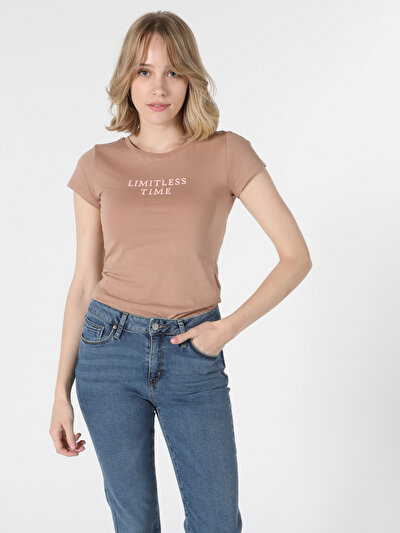 صورة من بيج للنساء تي شيرت بأكمام قصيرة