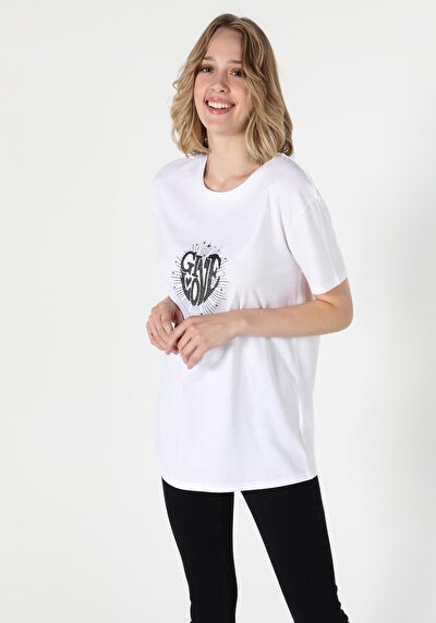 صورة من أبيض للنساء تي شيرت بأكمام قصيرة