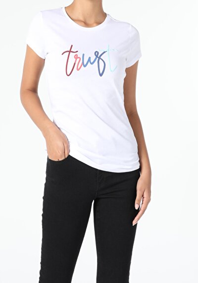 صورة من أبيض للنساء تي شيرت بأكمام قصيرة