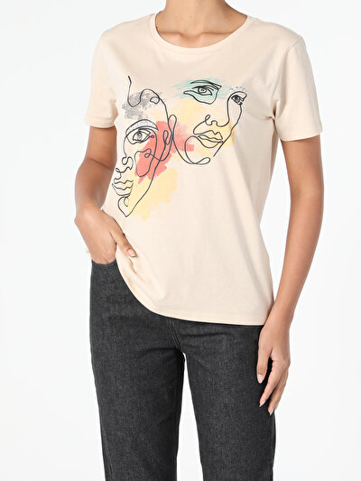 صورة من بيج للنساء تي شيرت بأكمام قصيرة