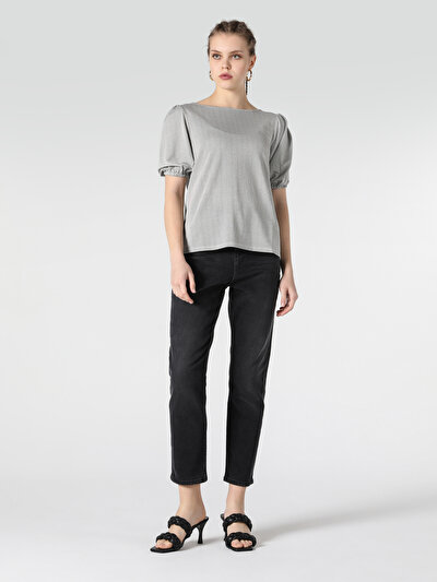 اعرض التفاصيل لـ أسود للنساء تي شيرت بأكمام قصيرة