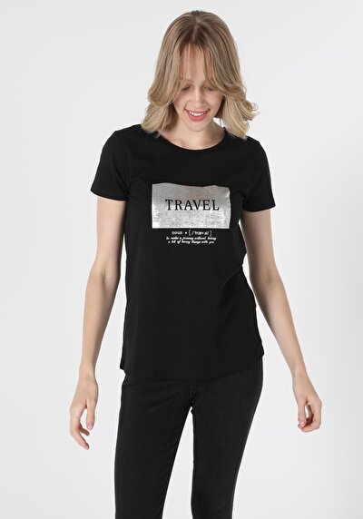 صورة من أسود للنساء تي شيرت بأكمام قصيرة