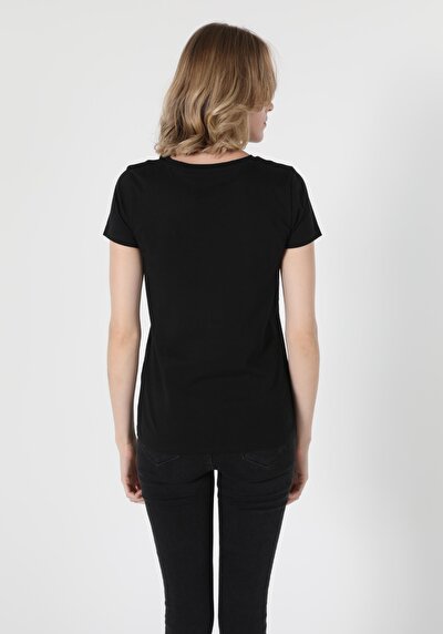 صورة من أسود للنساء تي شيرت بأكمام قصيرة