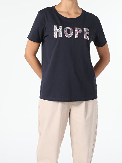 صورة من أزرق بحري للنساء تي شيرت بأكمام قصيرة