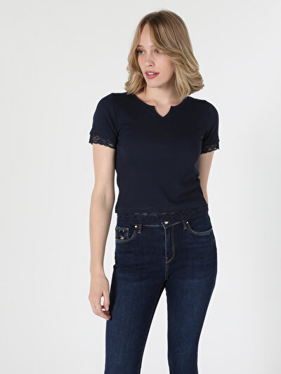 صورة من أزرق بحري للنساء تي شيرت بأكمام قصيرة