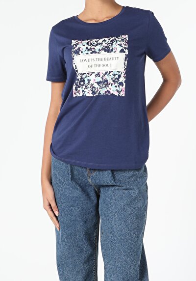 صورة من أزرق بحري للنساء تي شيرت بأكمام قصيرة