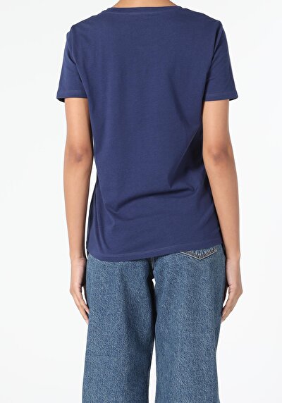 صورة من أزرق بحري للنساء تي شيرت بأكمام قصيرة