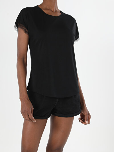 اعرض التفاصيل لـ أسود للنساء تي شيرت بأكمام قصيرة