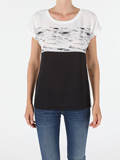 صورة من أبيض للنساء تي شيرت بأكمام قصيرة