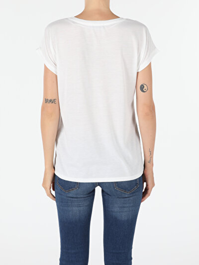 اعرض التفاصيل لـ أبيض للنساء تي شيرت بأكمام قصيرة